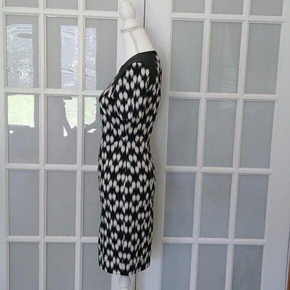 Like New Yigal Azrouël Jet Black and Bone Ikat Print Dress Size - 4 - Picture 8 of 16